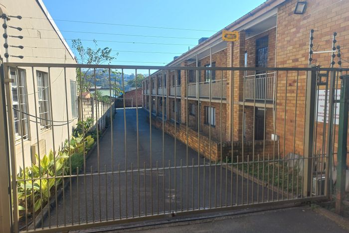 Apartment For Sale in Pietermaritzburg Central: 2 Bedrooms, Parking, Close to Amenities.
