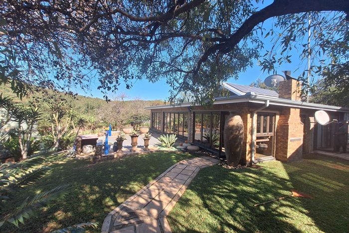 For Sale: House in Kranspoort with 3 beds, solar, boreholes, splash pool.