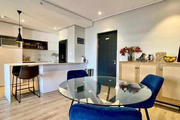 For Sale: Apartment in Cape Town City Centre with balcony, rooftop pool, and security.