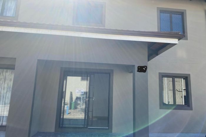 Northcroft Townhouse To Rent: 3 Bedrooms, 1 Bathroom, Security Complex, Parking for 2.