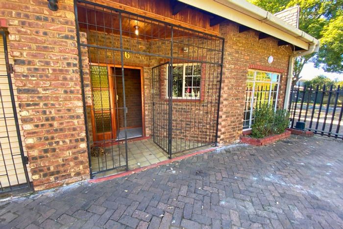 3-Bedroom Townhouse For Sale in Vryheid Central with secure complex and garage.