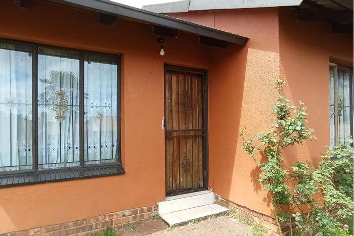 2-Bedroom House To Rent in Riverlea with private outdoor space and parking.