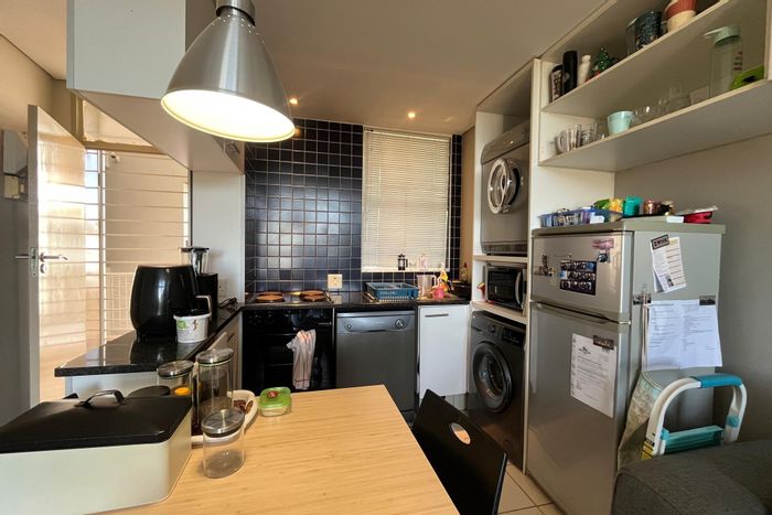 For Sale: Furnished 1-bedroom apartment in Hatfield, near University of Pretoria.