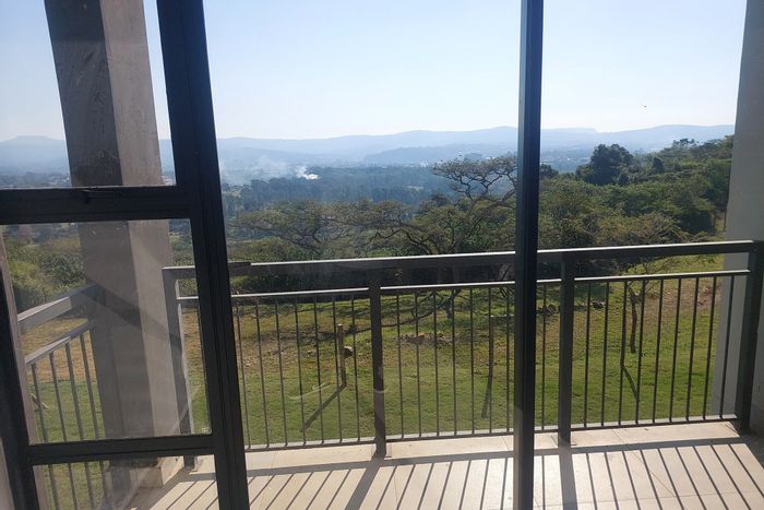 Hayfields Apartment For Sale: 2 beds, communal pool, secure parking, fiber internet.