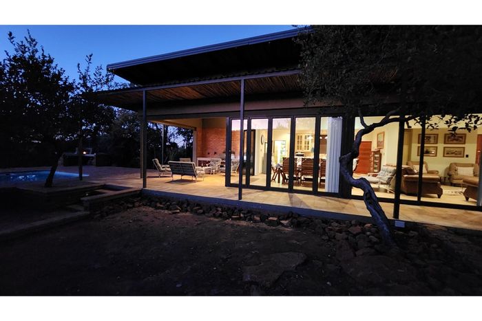 4-Bedroom House For Sale at Zwartkloof Private Game Reserve with pool and garage.