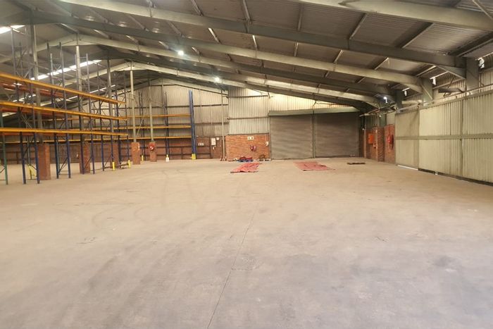 2000m² Industrial Warehouse in Markman Industrial To Rent, with security and loading amenities.