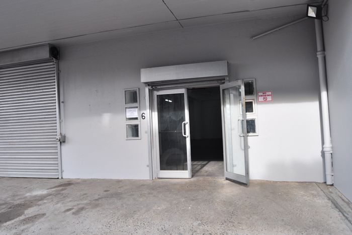 Industrial space in Paarden Eiland to rent, 450m² with 3-phase power.
