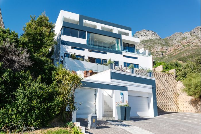 For Sale: Bakoven House with 11 bedrooms, pool, and rental income potential.