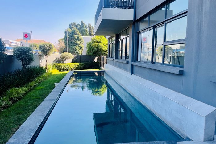 Edenburg Apartment To Rent: 2 beds, pool, gym, covered parking, near healthcare.