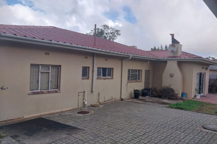 For Sale: House in Porterville Central with garden, garage, and versatile living spaces.