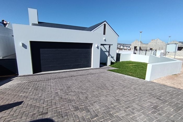 Laguna House For Sale: 3 bedrooms, enclosed yard, close to beaches and amenities.