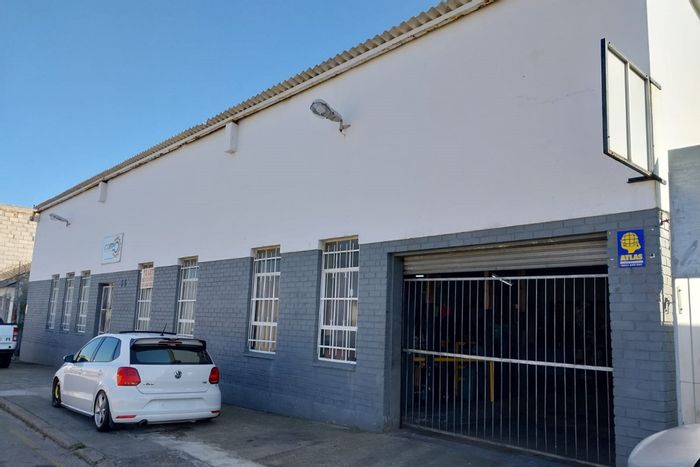 Industrial warehouse to rent in North End with yard space and 3-phase electricity.