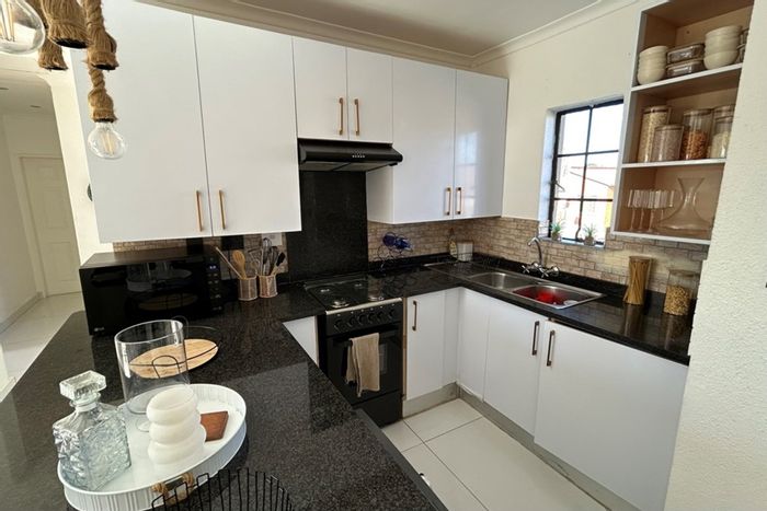 For Sale: Townhouse in Marlands with 3 beds, balcony, parking, and security features.