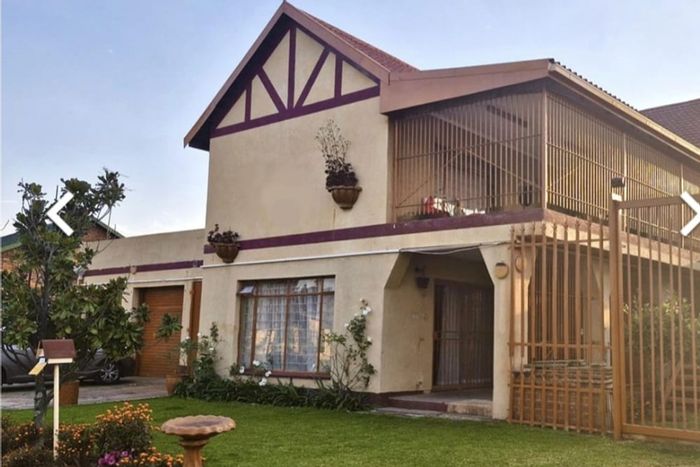 Petersfield House For Sale: Dual-home layout, ideal for multi-generational living.