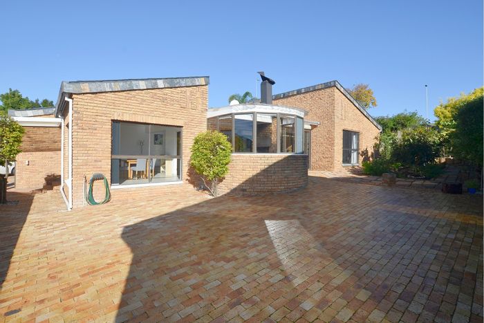 Everglen House For Sale: 3 beds, braai room, energy-efficient, secure living.