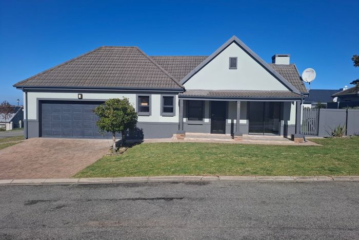 House for Sale in Blue Mountain Village: 2 beds, large yard, secure estate.