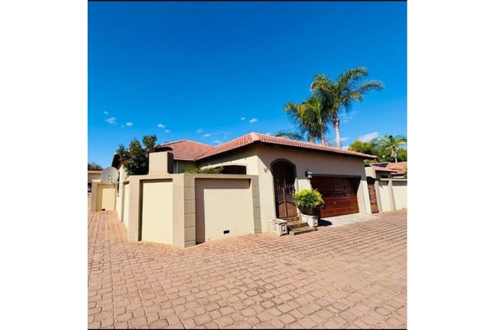 For Sale: Townhouse in Polokwane Central with 2 bedrooms, parking, and security features.