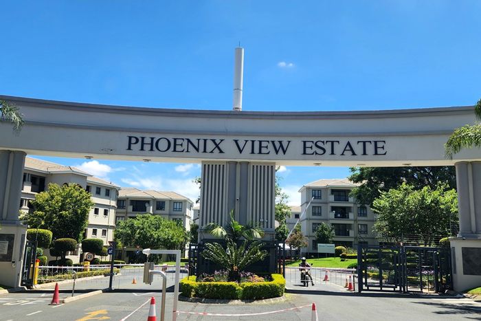 Noordwyk Apartment To Rent: 2 beds, pool, tennis court, 24-hour security.