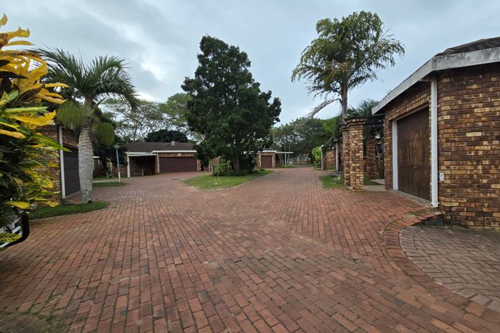 For Sale: 3-Bedroom Townhouse in Meer En See with double garage, near amenities.