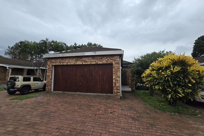 For Sale: 3-Bedroom Townhouse in Meer En See with double garage, near amenities.