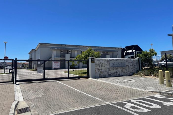 Rugby Apartment For Sale: 2 Bedrooms, Security, Balcony, Close to Amenities.