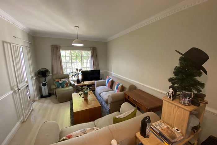 Craighall Townhouse For Sale: 1 bed, private garden, pool, 24-hour security.