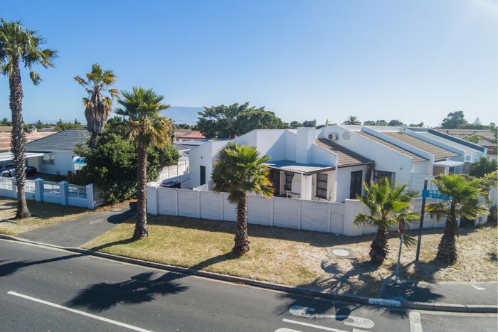 3-Bedroom House To Rent in Table View with garden, bar area, and loft space.