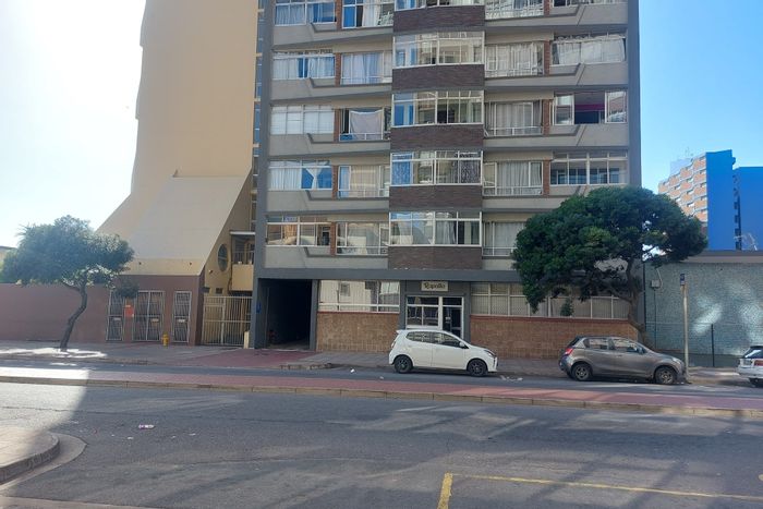 South Beach Apartment For Sale: 2.5 bedrooms, secure access, near uShaka Marine World.