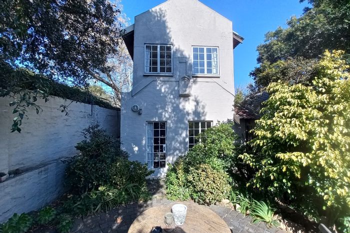Cottage To Rent in Parkmore: 1 Bed, 2 Bath, Pet-Friendly Garden.