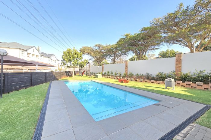 Greenstone Gate Apartment To Rent: 2 Bedrooms, Pool, Security, Balcony Access.