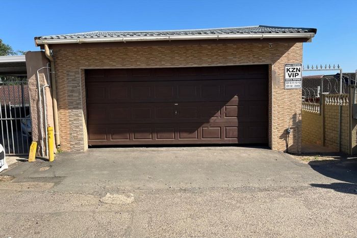 Rydalvale Townhouse For Sale: 3 Bedrooms, Flatlet, Garage, Close to Amenities.