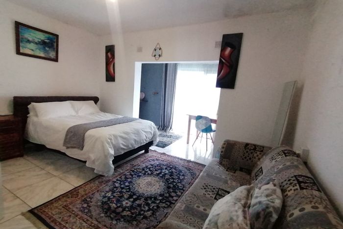 House To Rent in Margate Central: 1 bed, garden, parking, near golf course.