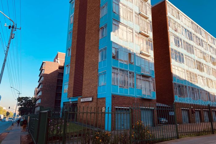 Arcadia Apartment For Sale: Tenant-occupied, lift access, parking, near amenities.