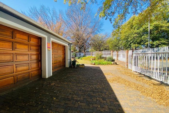 Sasolburg Central House For Sale: 4 beds, pool, flatlet, double garage, spacious living.