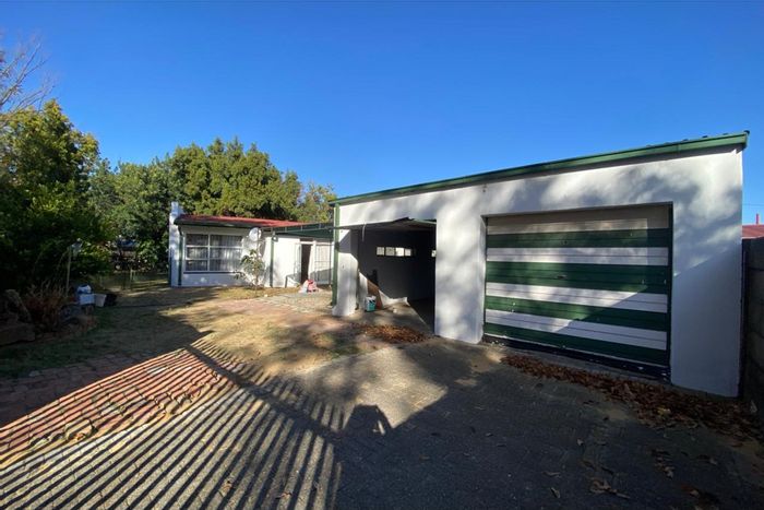 For Sale: Spacious 4-Bedroom House in Sasolburg Central with Flatlet and Parking.
