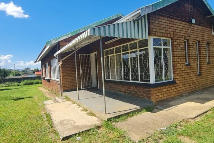 3-Bedroom House For Sale in Vryheid Central with Granny Flat and Parking.