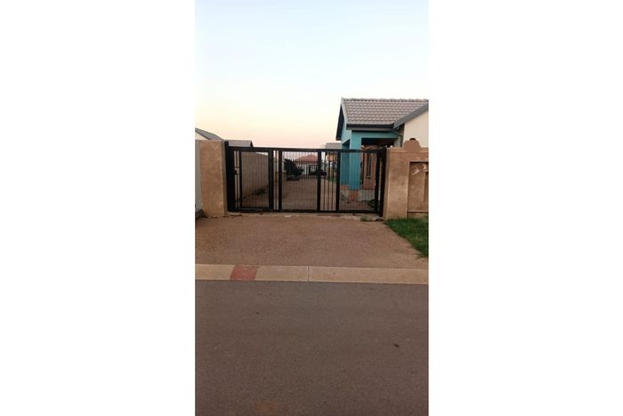 Klerksoord House For Sale: 3 Bedrooms, garden, braai area, secure parking for 4.