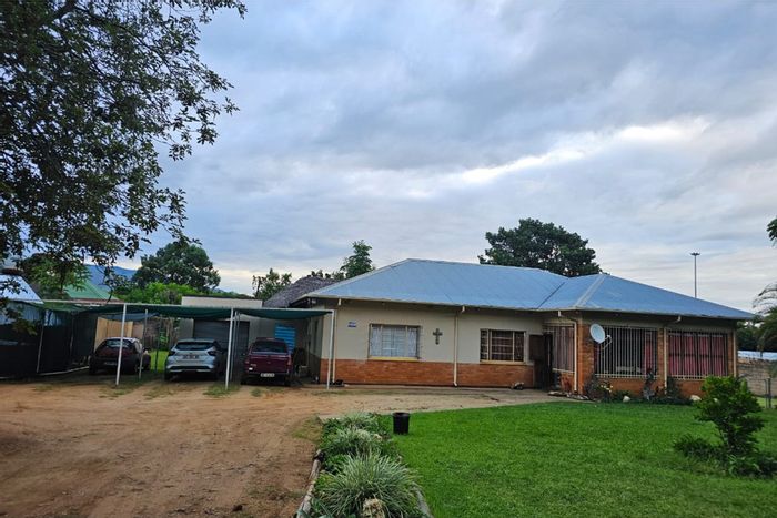 Barberton Central House For Sale: 3 Bedrooms, 1 Bath, Large Land, Covered Parking.
