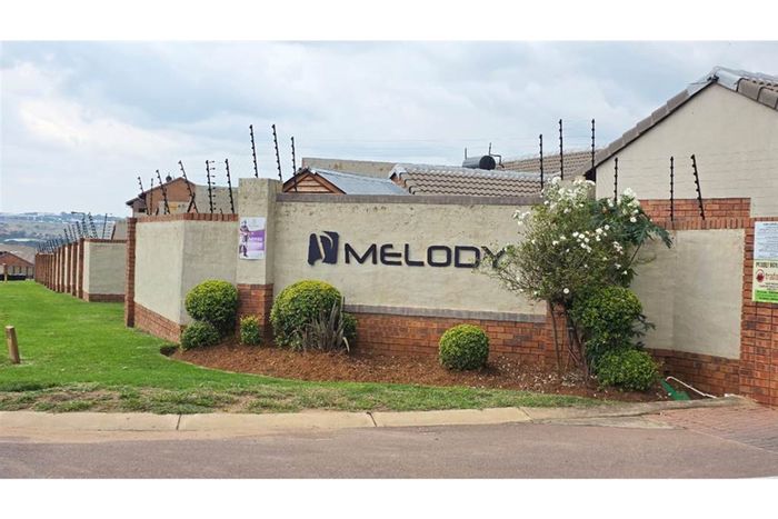 2 Bedroom Apartment To Rent in Sagewood with pool, clubhouse, and security.