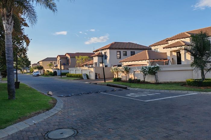 For Sale: Townhouse in Summerset with 3 bedrooms, solar panels, and double garage.