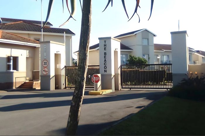 3-Bedroom Apartment in Beacon Bay For Sale, Includes Pool and Playpark Access.