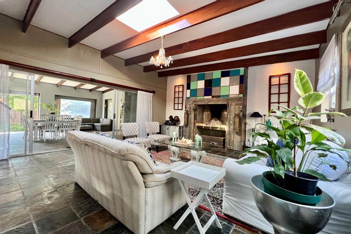 House To Rent in Van Riebeeckstrand: 3 beds, pool, entertainment room, garden.