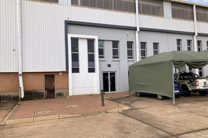 Industrial warehouse to rent in Sterkfontein AH with 3 roller-shutter doors.