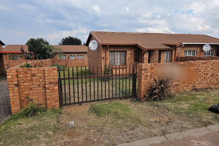 For Sale: South View House with two bedrooms, open kitchen, and expansion potential.