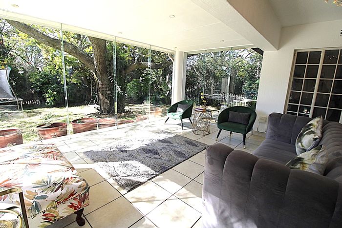 Bryanston House For Sale: 3 Bedrooms, Pool, Garden, Renovation Potential, 2100m² Lot.