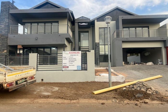 For Sale: House in Xanadu Eco Park with pool, gym, and multiple ensuites.