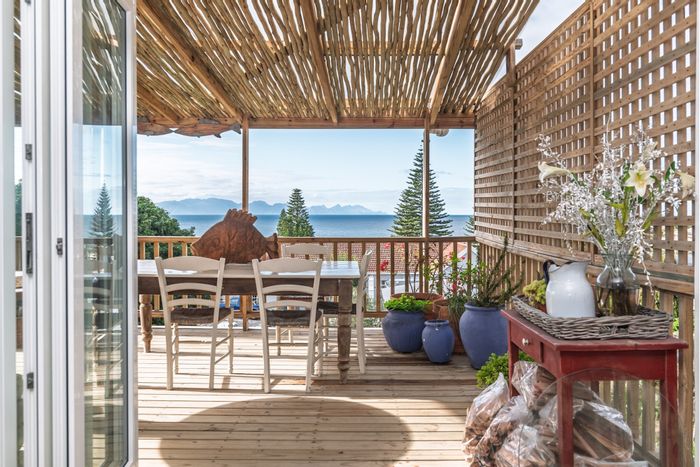 Kalk Bay House For Sale: 2 beds, sea views, garden, extension potential.
