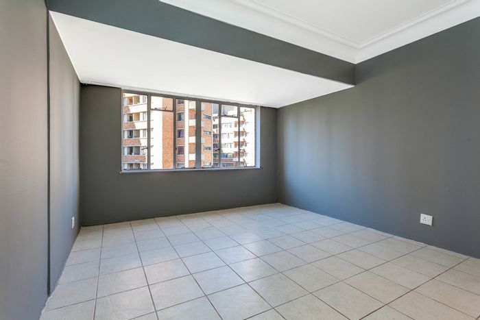 For Sale: 3-Bedroom Apartment in Parktown with Pool, Security, and Covered Parking.