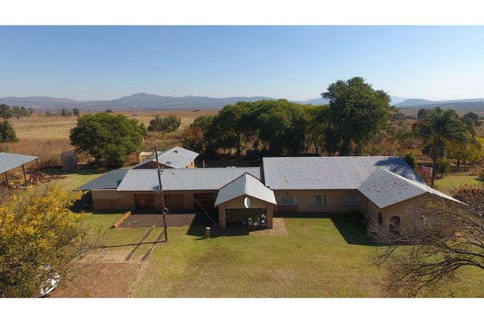 21-Hectare Farm for Sale in Mashishing: Mountain views, fruit orchard, and aviation access.