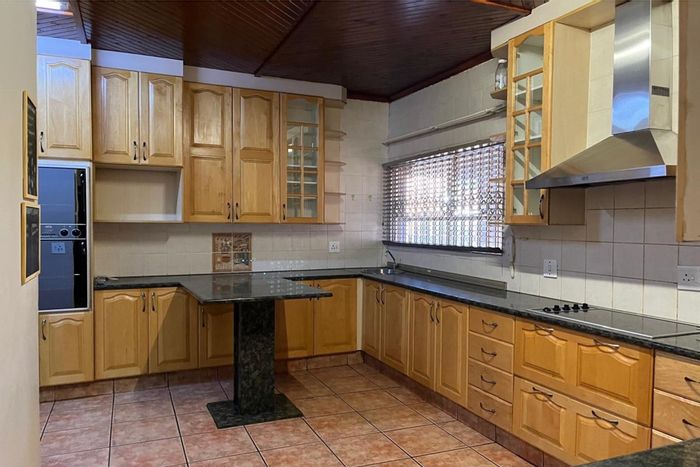 7-Bedroom House For Sale in Chroompark with Pool, Lapa, and Flatlet.